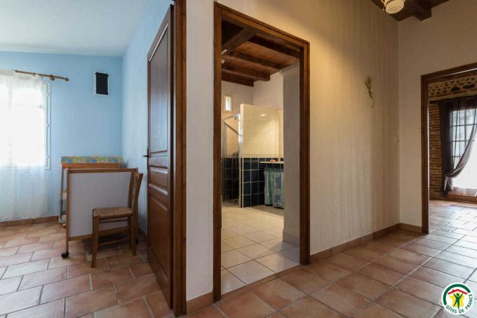 31G100642-3227367c40be4d33a64e8f82664da95d