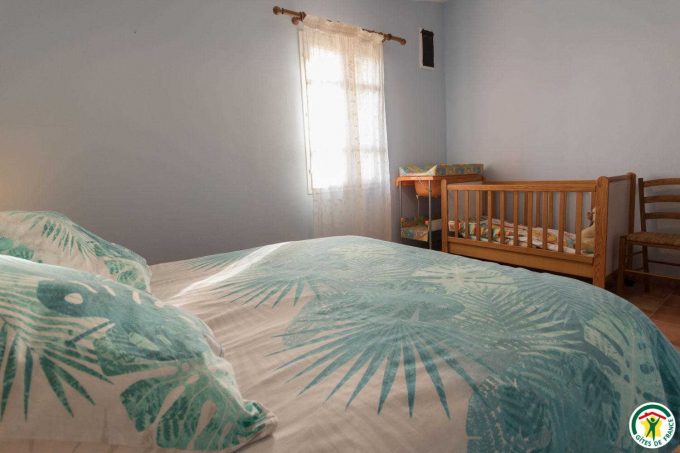 31G100642-3fd77b974ad44e8bbd18dbb548bf6bc1