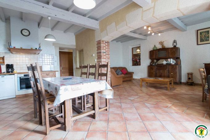 31G100642-435d42e61ea7424cb6246ce97ef8507e