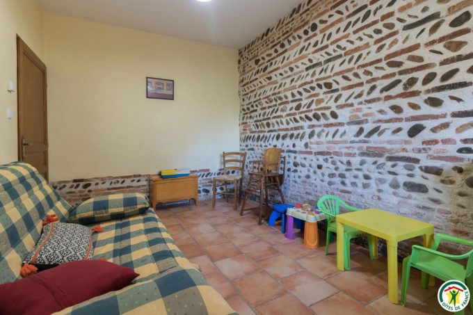 31G100642-53a63a36af774c79856ce3f18bb2f1c6