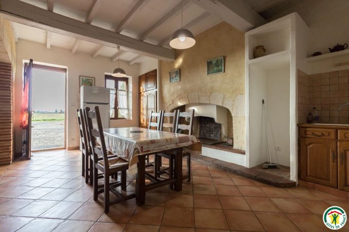 31G100642-5f74ac44a7d5405088c2f970f2d7f10c