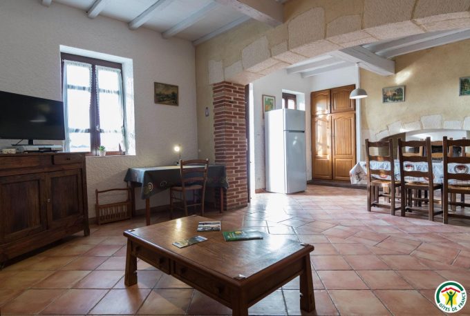 31G100642-7aa6eeb73f434a9eb3c945aac13cfd8f