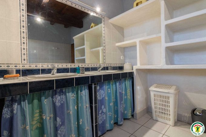 31G100642-8c8a07c8e6a24267bbfb4d26f1b1140b