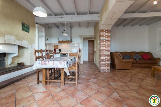 31G100642-92779865ab364805894f3aad8396507e