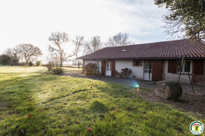 31G100642-9831445bcb644692b37957f63ebad296