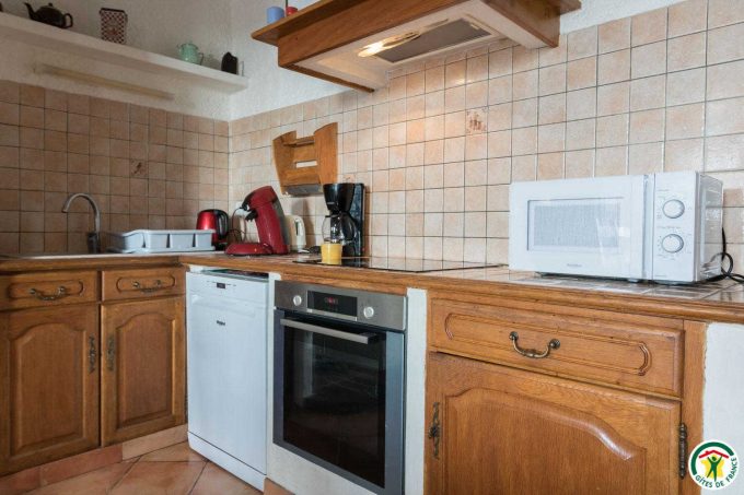 31G100642-a45aa616bb5240ce93e3389a16d53e9b