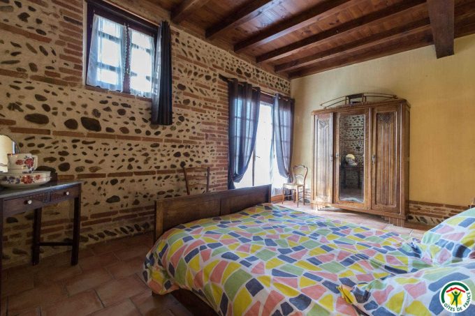 31G100642-c10c9e79f32d4d4b8307734e4ed73114