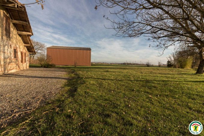 31G100642-c3ed71ccfd7f4f3a860bf427b0eb4ca6