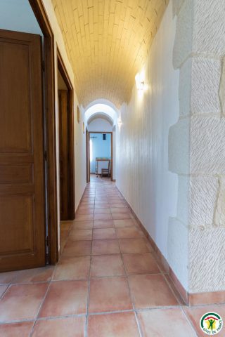 31G100642-c9e1bab396c04dbb8dcad89761f4b43a