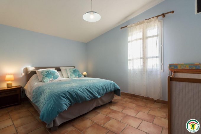 31G100642-cf5b81c8b446485db0beec46d5f952a9