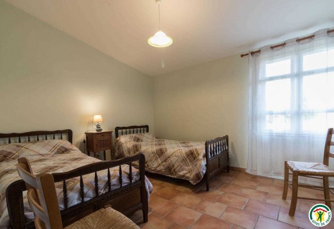 31G100642-d40025fcd78d4a6e8ca101fe249a9a68