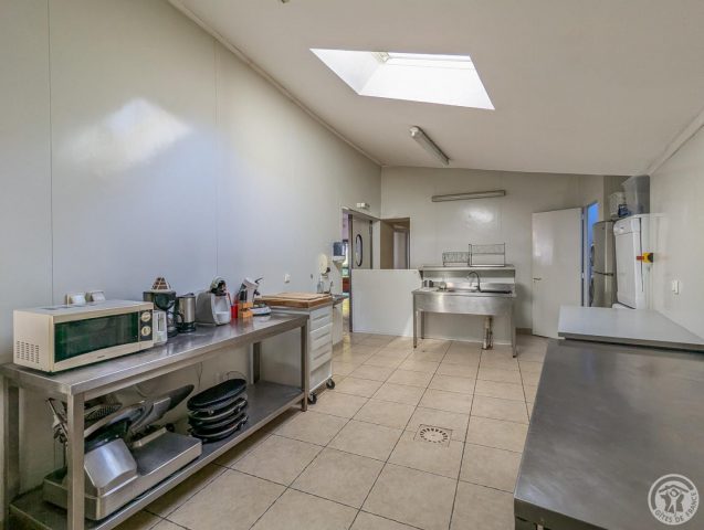 31G100655-d733e183652d4da8afd6d93616fdcd99