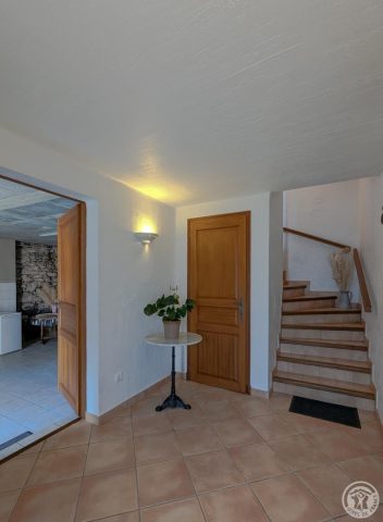 31G100656-9862c5a6755a40de91b6a10a5f3fefb7