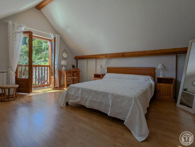 31G100656-d967b660ba024d7ab966a6685f85147c