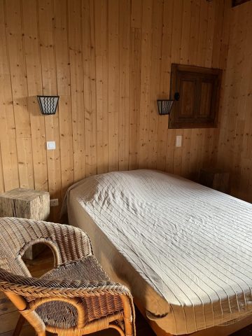 31G100712-3b66246cbf1a40779351616a393a9e4e