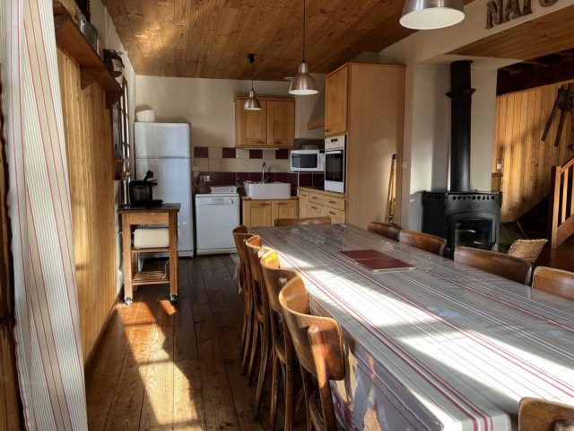 31G100712-6c1090edda6e4e6094893762e5ee01da