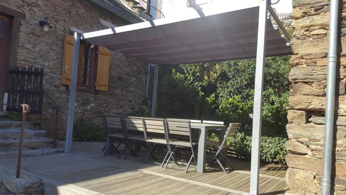 31G100712-a7c9108f82cd44668123634fd1cb72aa