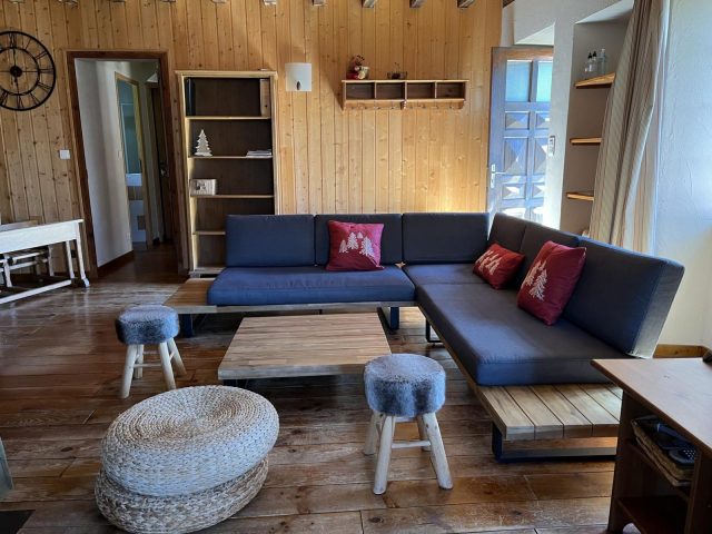 31G100712-a9ce9701ced94149bc5de4e7da6c9021