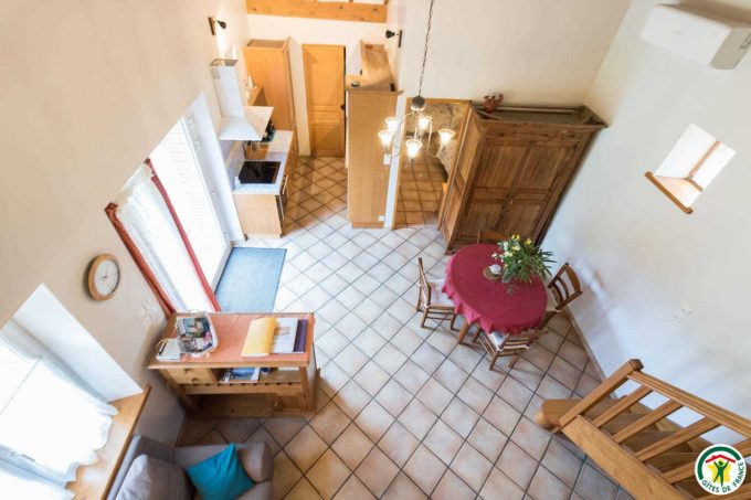 31G100732-77a771ab1cd04328973cdb3e4347b530