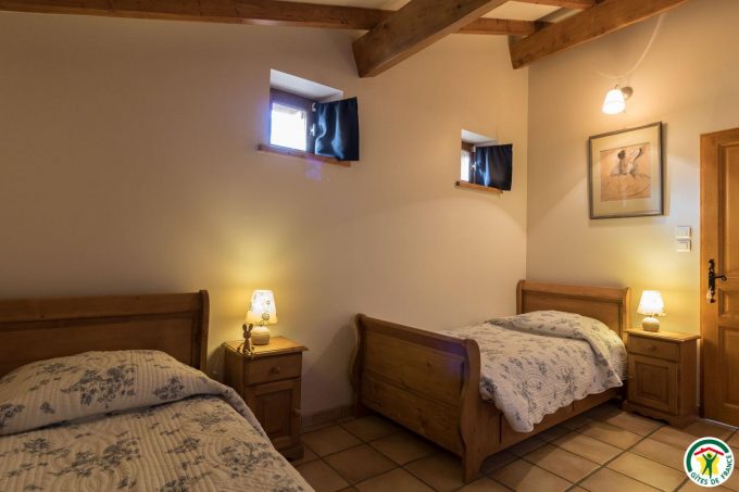 31G100732-a6ae6cd60ba347c7b72c6270c47d1dc6