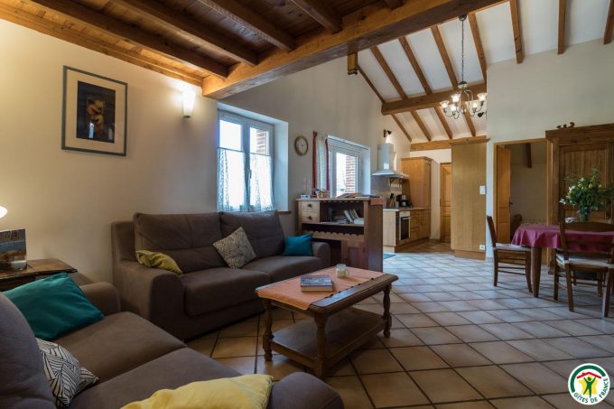 31G100732-b852dca0a5a04aada2b9a349b85af0c9