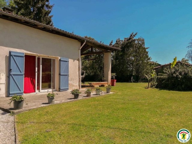 31G100764-0ce1d48aadec49d996ee45f9c32bf5f0