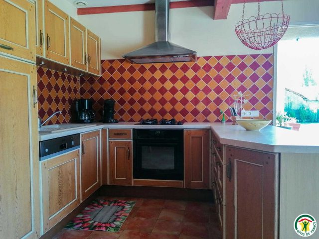 31G100764-c462f561c44040d18e654a0653655830