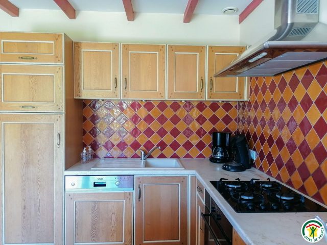 31G100764-d337a9361bd840b3a59fd2957f971cb3