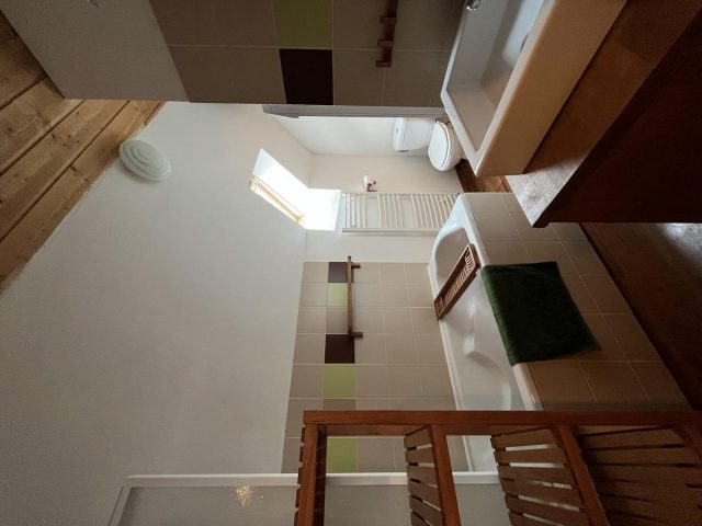 31G100772-b906371130e34e00a2520db0af0b6161