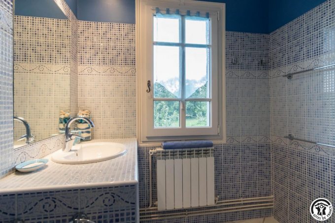 31G100773-54a54410fc1c404184147c54dcf1e2db