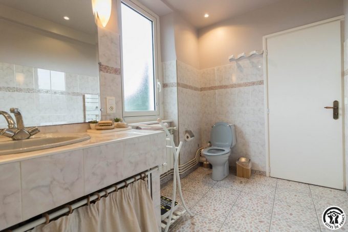 31G100773-6e9ea5457b854c23b2074f464db2463d