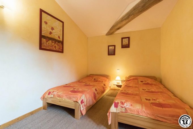 31G100773-7395fc61e18e4855b4507b040926025f