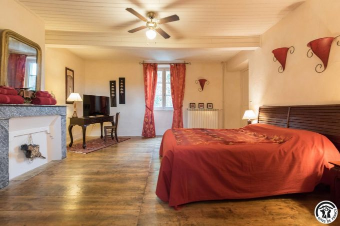 31G100773-80e551aee5f94efa91e78ccd0b715d8a