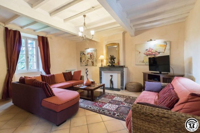 31G100773-91876353a3d642d3958016cdd58a4594