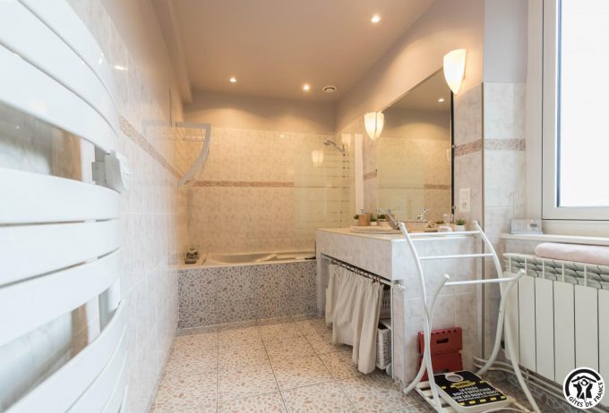 31G100773-ab5523e0e66a4cbbb0fe7d0f4f1ee33d