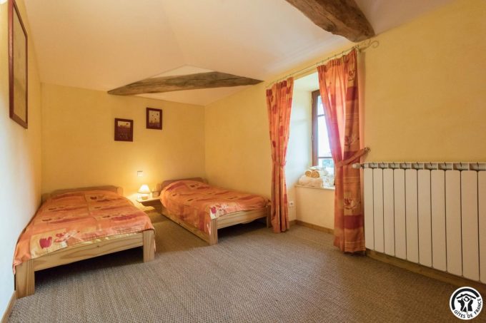 31G100773-e7ec1fd285e04572b842634530fe00c1