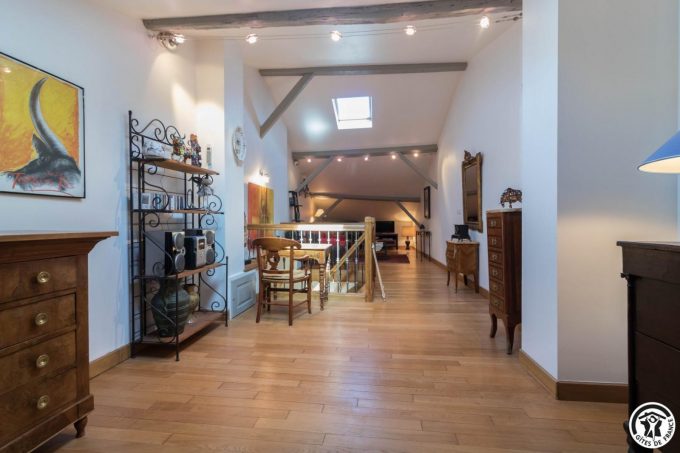 31G100853-23371294f6f1425c918b0607c5703a72