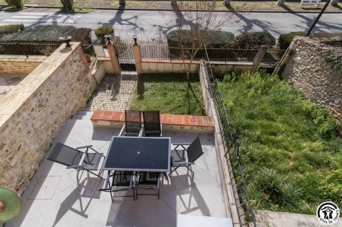 31G100853-245135c862624991af5c25404d48aabb