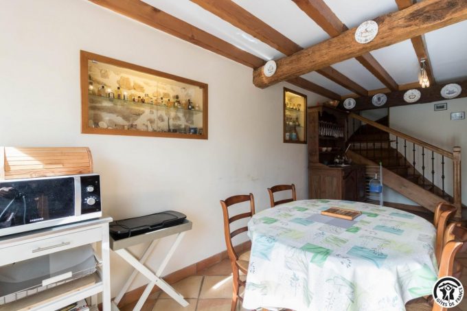 31G100853-2c2578e89cde4df1b15cd3e878050324