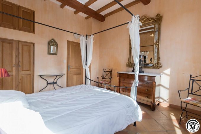 31G100853-2d162dcd8e4144f9a77bd2bdb2cf579a