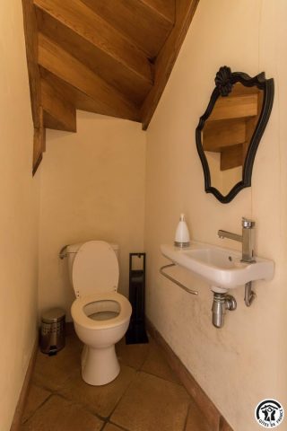 31G100853-36f4080ca57f4a4d87edd39a41150f8d