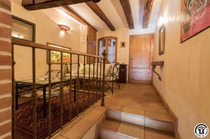 31G100853-aa00697eb708449c9b116852da8e8f10