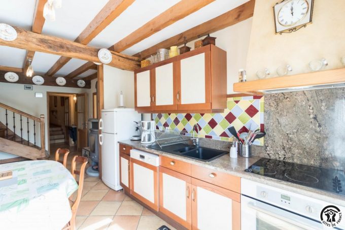 31G100853-bb2be39fa0d946d6951089972fcbba1c