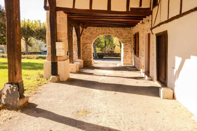 31G100853-ce70c37a1d2f44a2a883fe4312913281