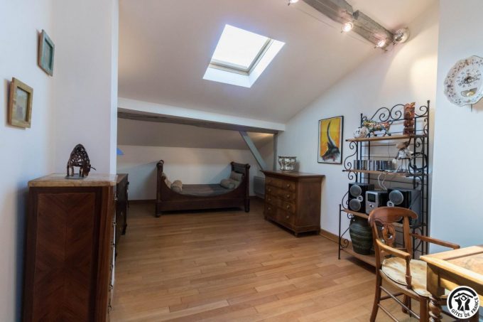 31G100853-d1c81e5262444c9ba227081daa0e3d60