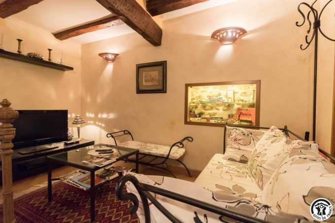 31G100853-dc13e753348448179062ef53b11bc55d