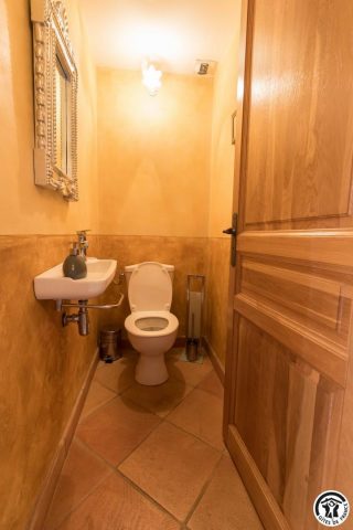 31G100853-e54cf611edd54be49d4ec756df2bedca