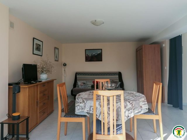 31G100886-2ad52dca5bd64b0fbd4e7857f0236908