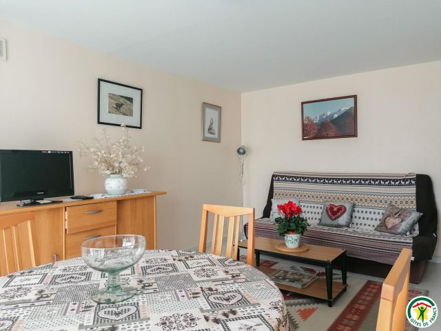 31G100886-3bc63be28522484db7f7768b268681cf