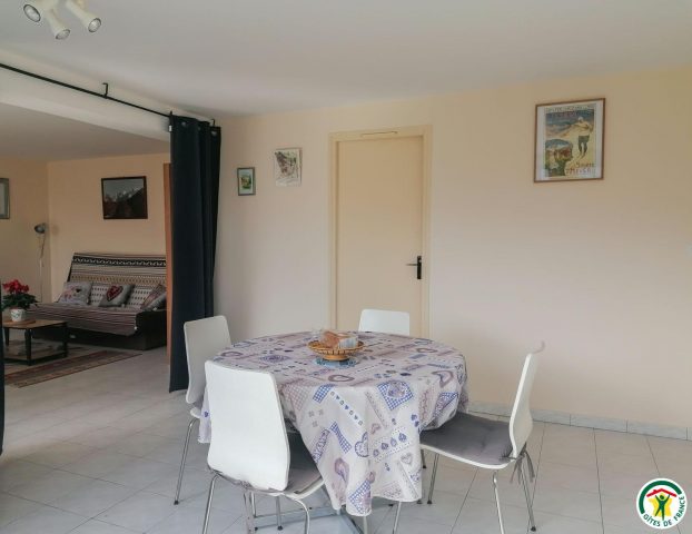 31G100886-4f720c9003a64eb48ab2ac5456cf5bd5